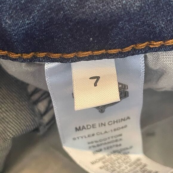 CLASSIC Cotton Denim Distressed Jean NWOT SIZE 7 - Picture 8 of 10